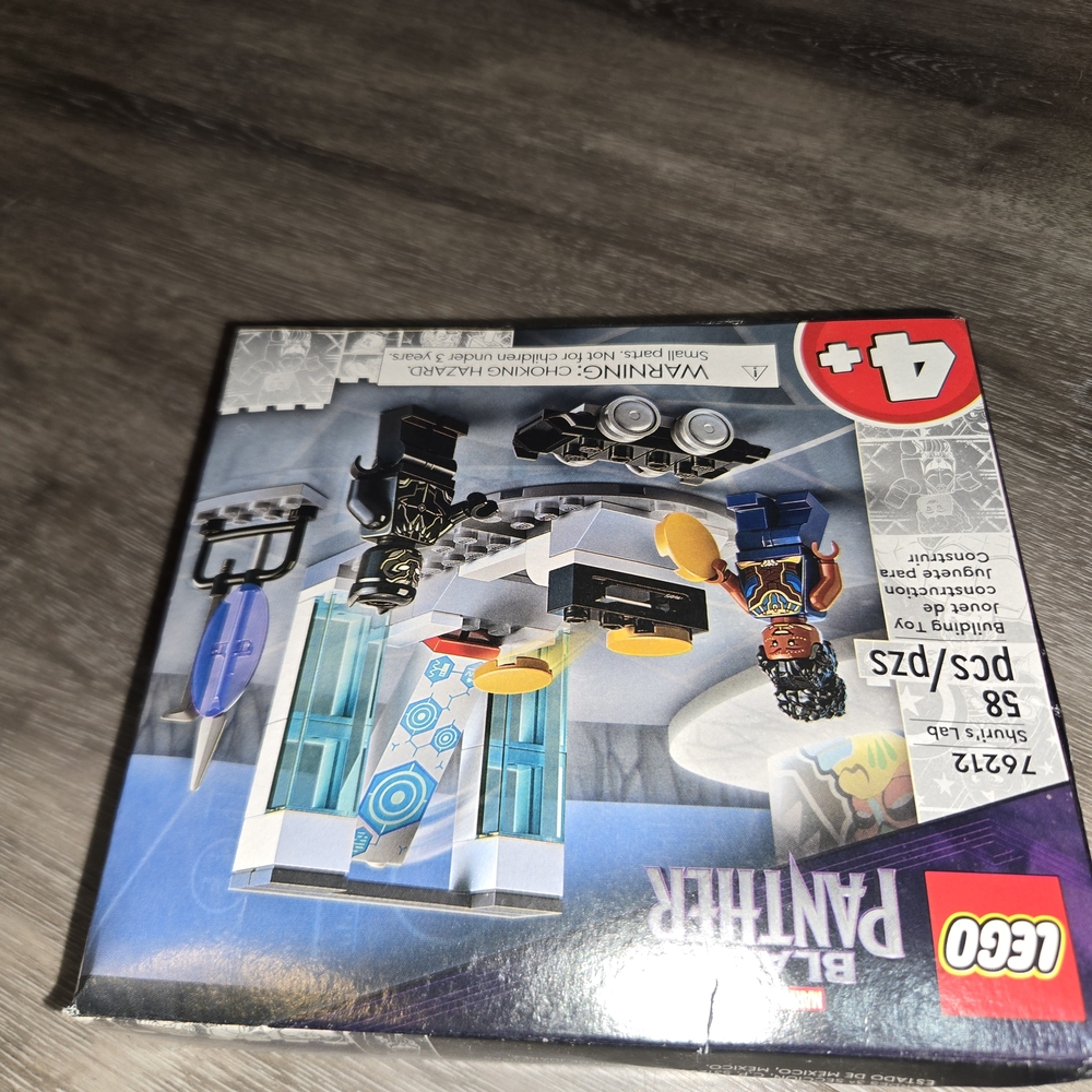 LEGO Black Panther Lab‎ Set with Blue and Black
